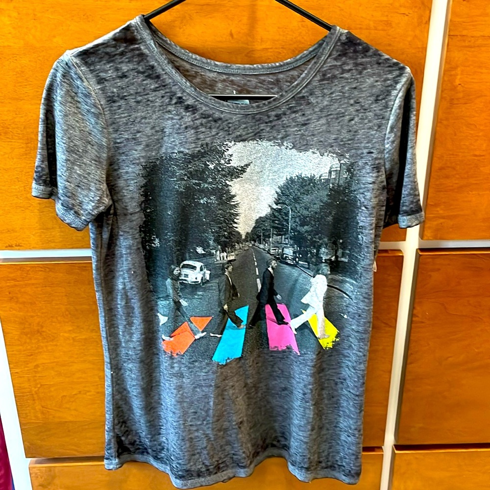 Beatles brand Abbey Road t shirt ladies xs. Heathered gray. Picture adds color